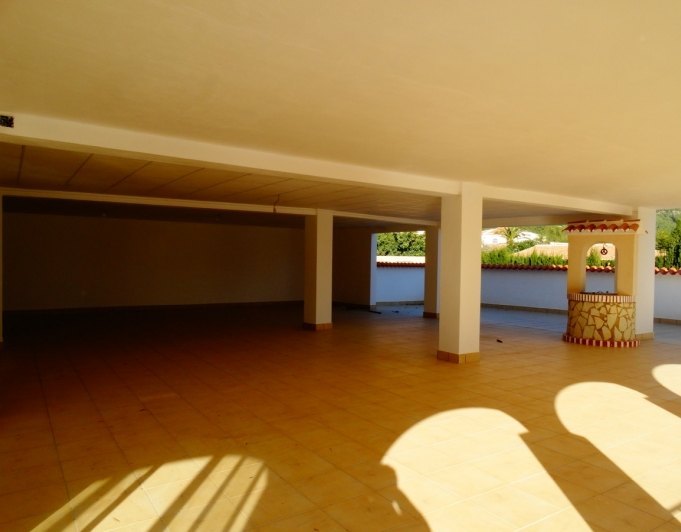 Kommersiella byggnader med 4 lägenheter till salu i Javea