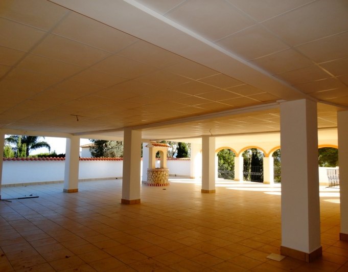 Kommersiella byggnader med 4 lägenheter till salu i Javea