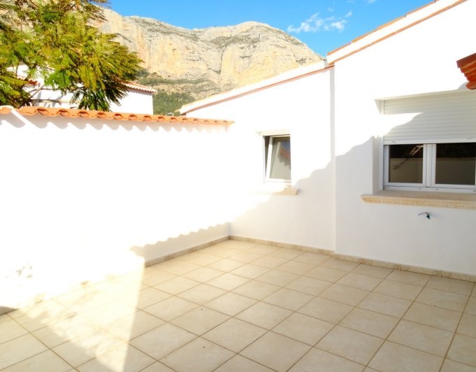 Kommersiella byggnader med 4 lägenheter till salu i Javea