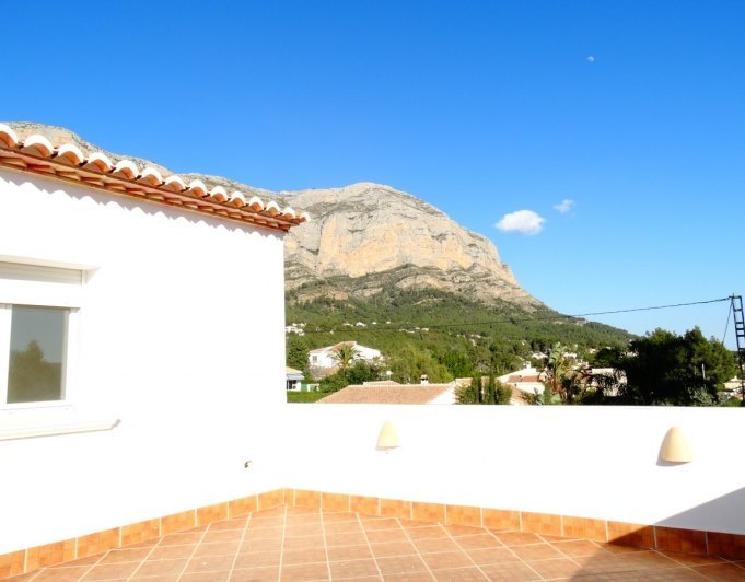 Kommersiella byggnader med 4 lägenheter till salu i Javea