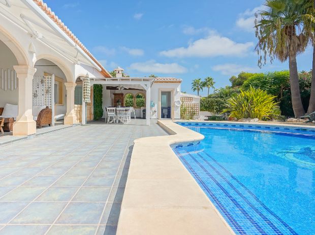 Traditionell Enplansvilla i Costa Nova, Jávea – Platt Tomt, Pool och Utomhusliv
