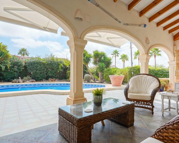 Traditionell Enplansvilla i Costa Nova, Jávea – Platt Tomt, Pool och Utomhusliv