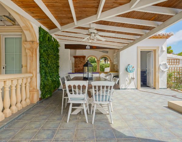 Traditionell Enplansvilla i Costa Nova, Jávea – Platt Tomt, Pool och Utomhusliv
