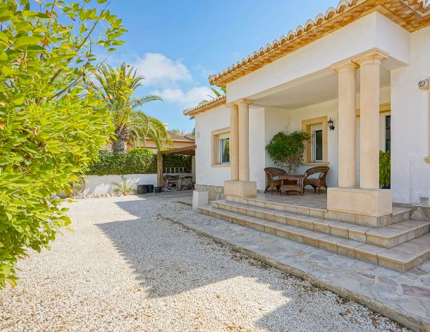 Traditionell Enplansvilla i Costa Nova, Jávea – Platt Tomt, Pool och Utomhusliv