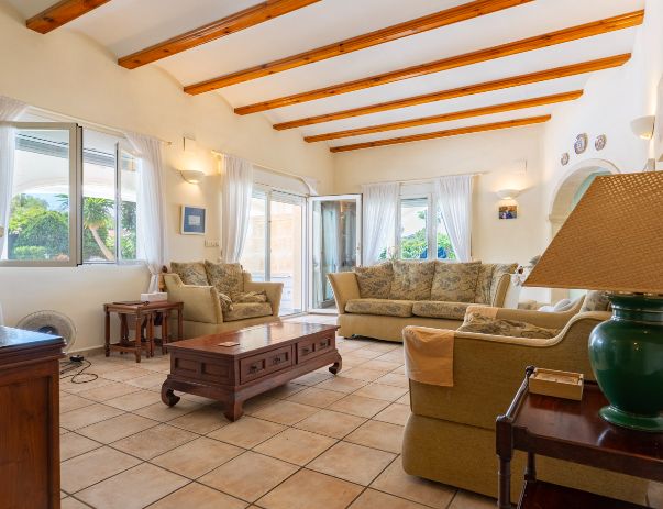 Traditionell Enplansvilla i Costa Nova, Jávea – Platt Tomt, Pool och Utomhusliv