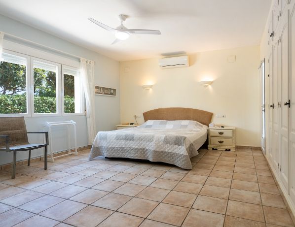 Traditionell Enplansvilla i Costa Nova, Jávea – Platt Tomt, Pool och Utomhusliv