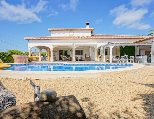 Traditionell Enplansvilla i Costa Nova, Jávea – Platt Tomt, Pool och Utomhusliv