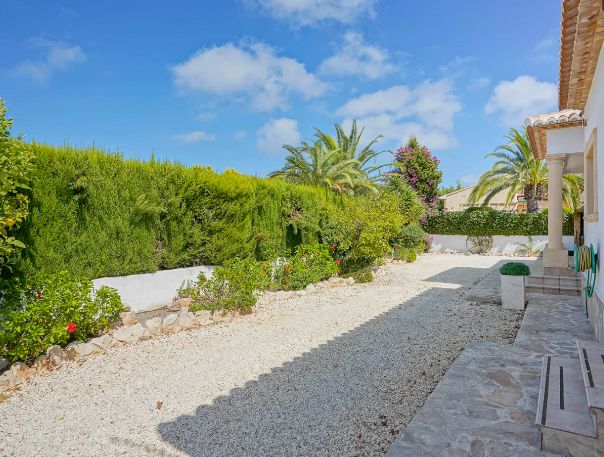 Traditionell Enplansvilla i Costa Nova, Jávea – Platt Tomt, Pool och Utomhusliv