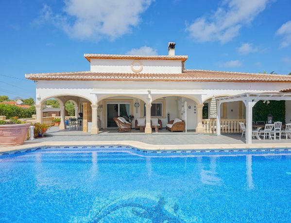 Traditionell Enplansvilla i Costa Nova, Jávea – Platt Tomt, Pool och Utomhusliv