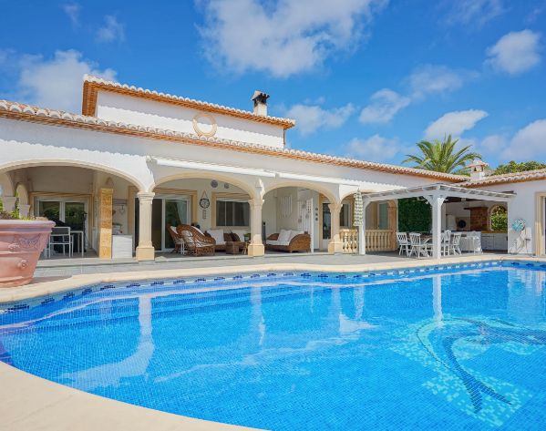 Traditionell Enplansvilla i Costa Nova, Jávea – Platt Tomt, Pool och Utomhusliv