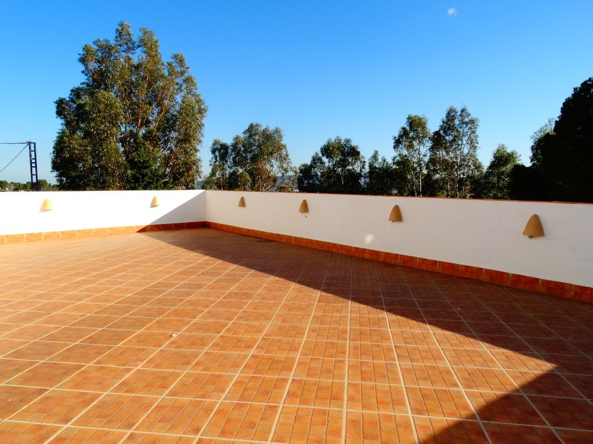 Kommersiella byggnader med 4 lägenheter till salu i Javea