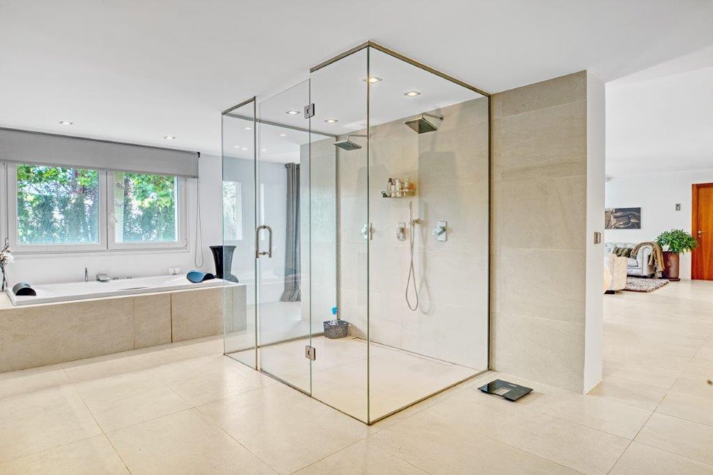 Modern villa med 5 sovrum till salu i Javea