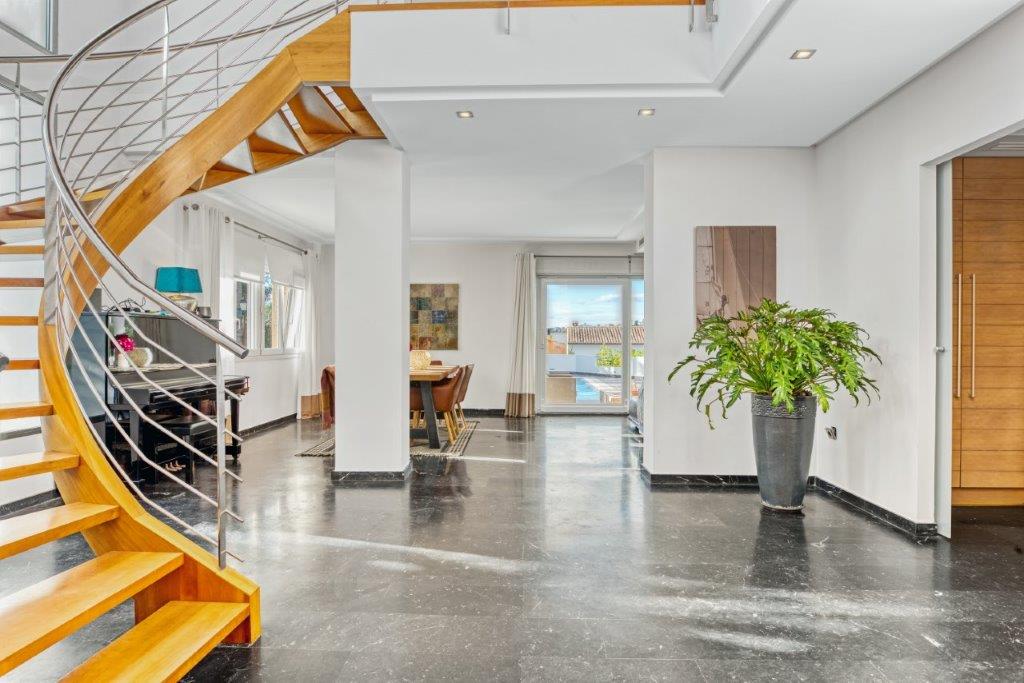 Modern villa med 5 sovrum till salu i Javea