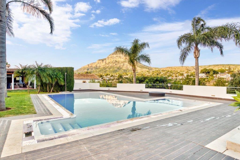 Modern villa med 5 sovrum till salu i Javea