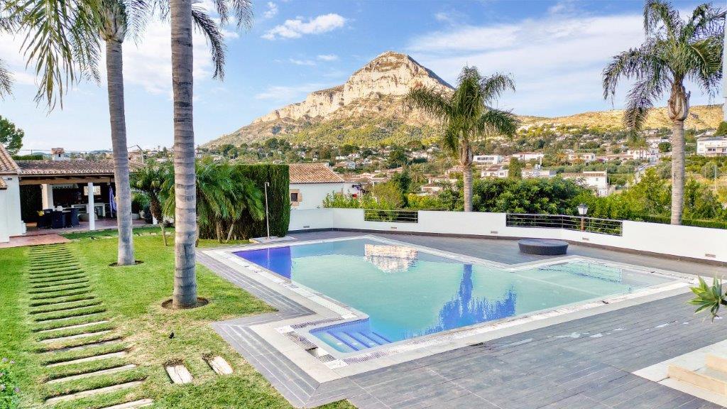 Modern villa med 5 sovrum till salu i Javea