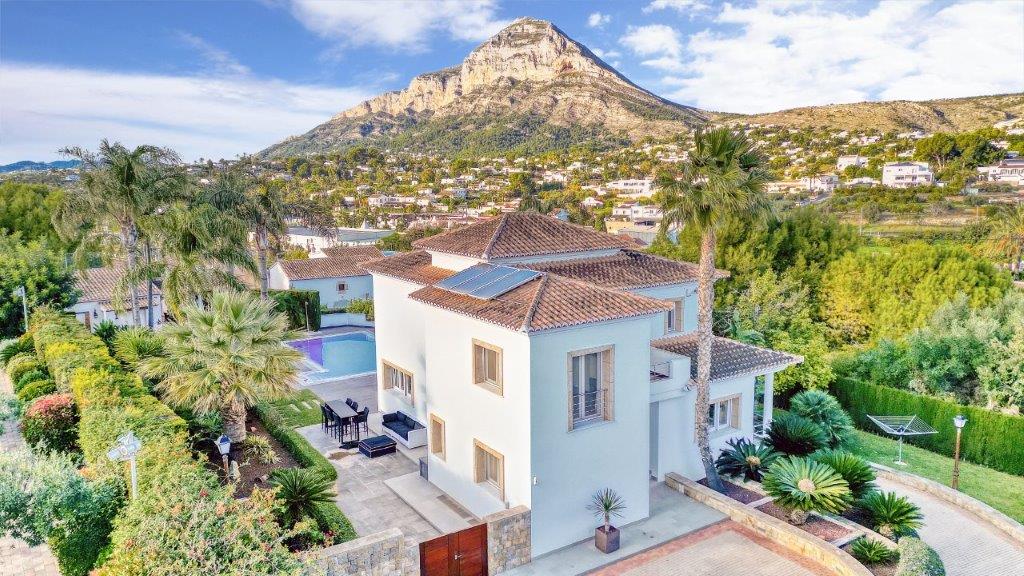Modern villa med 5 sovrum till salu i Javea